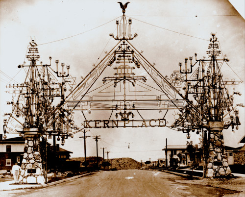 Kern Place Gate from 1916
